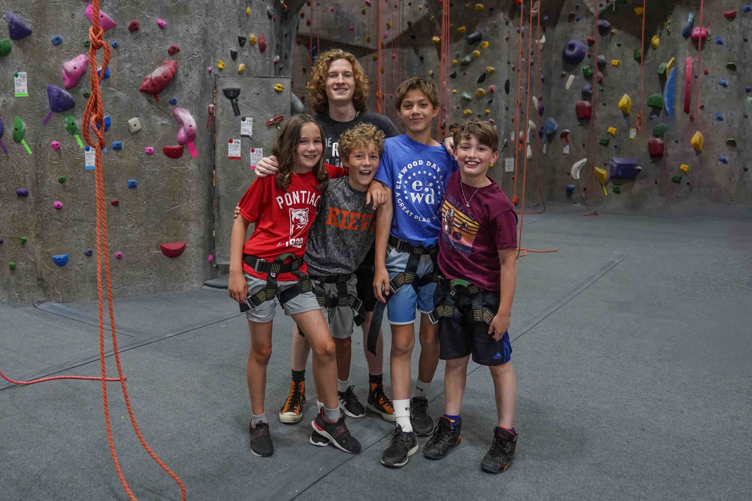 DSC02321 - kids rock climbing
