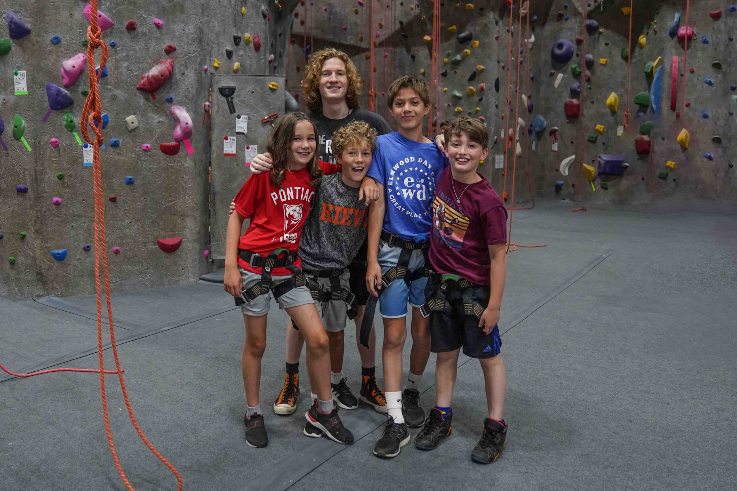 DSC02321-kids-rock-climbing-scaled